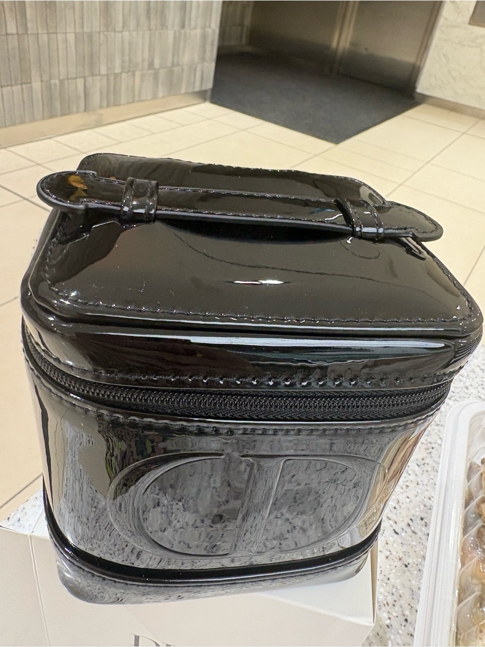 DIOR🆕💄Patent Black Cosmetic Case Small Elegant Organizer for lipsticks/gloss - Picture 3 of 10